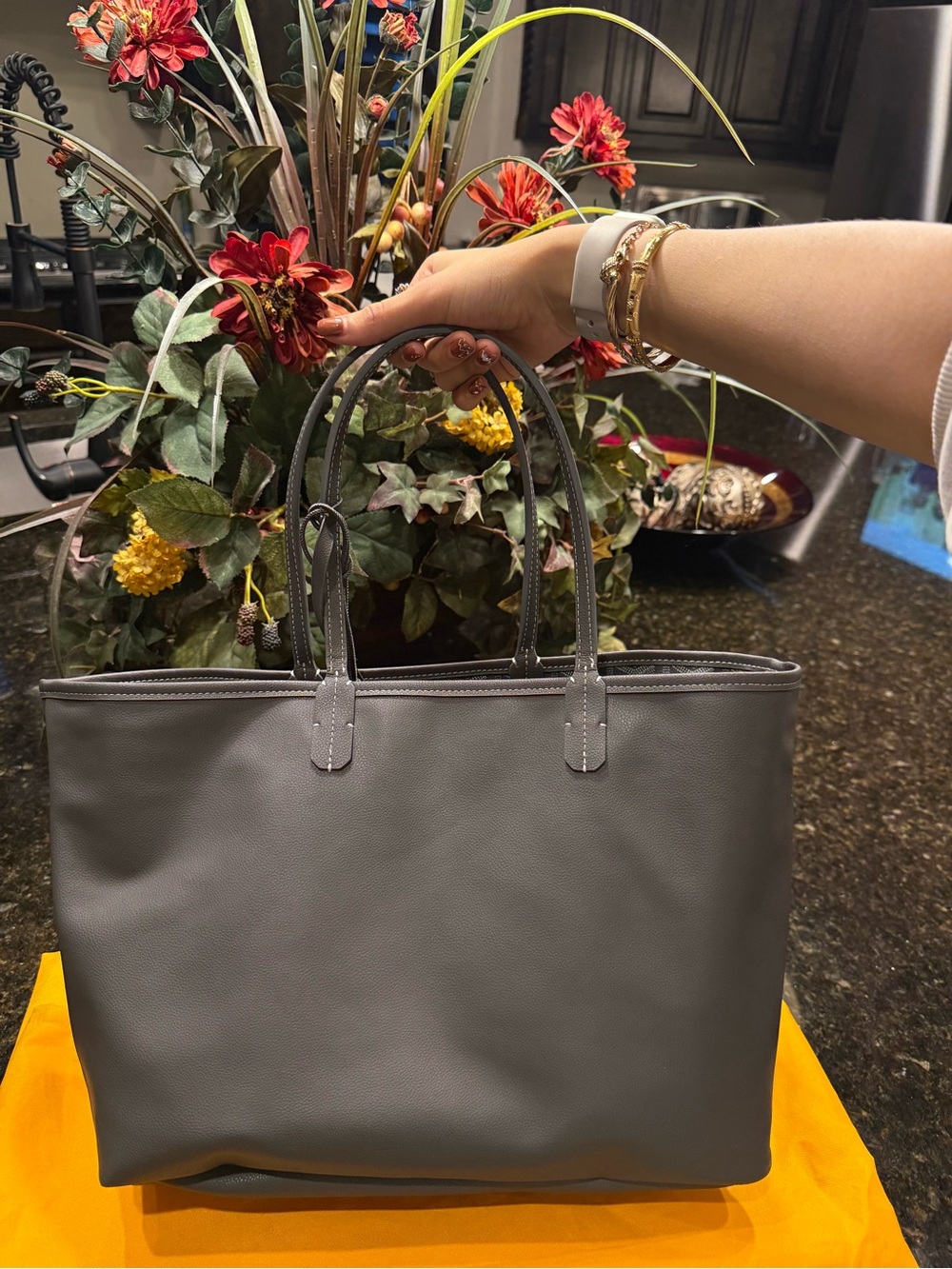 Goyard reversible grey PM tote! 🩶 - Picture 5 of 16